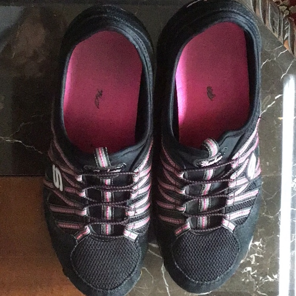 Skechers